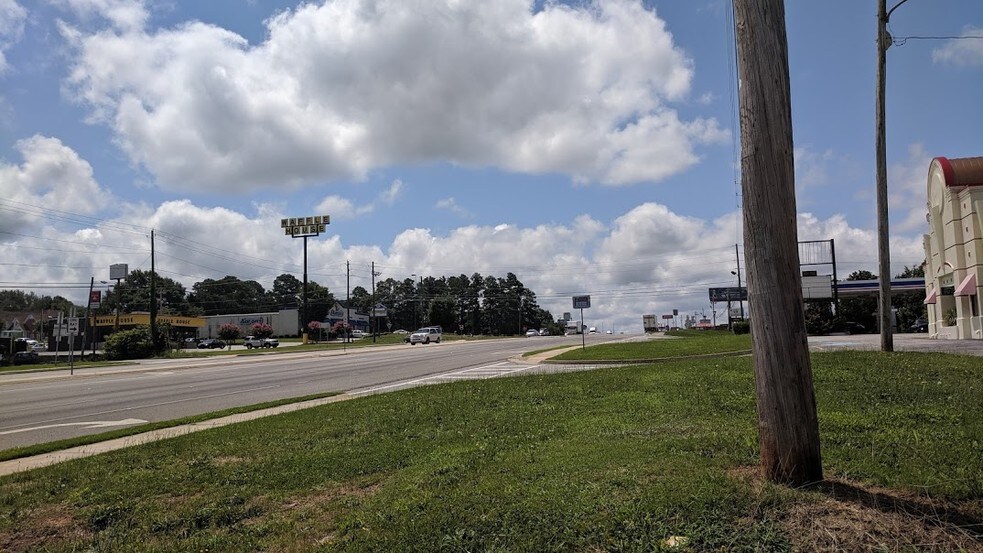 More Photos Of 1709 N Expressway, Griffin Hotel For Sale