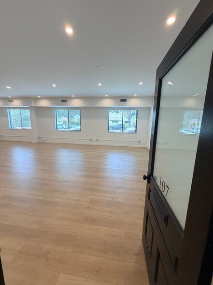 More Photos Of 444 N Larchmont Blvd, Los Angeles Office For Lease