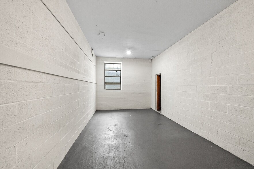 More Photos Of 379 Cherry St, Pottstown Flex For Lease