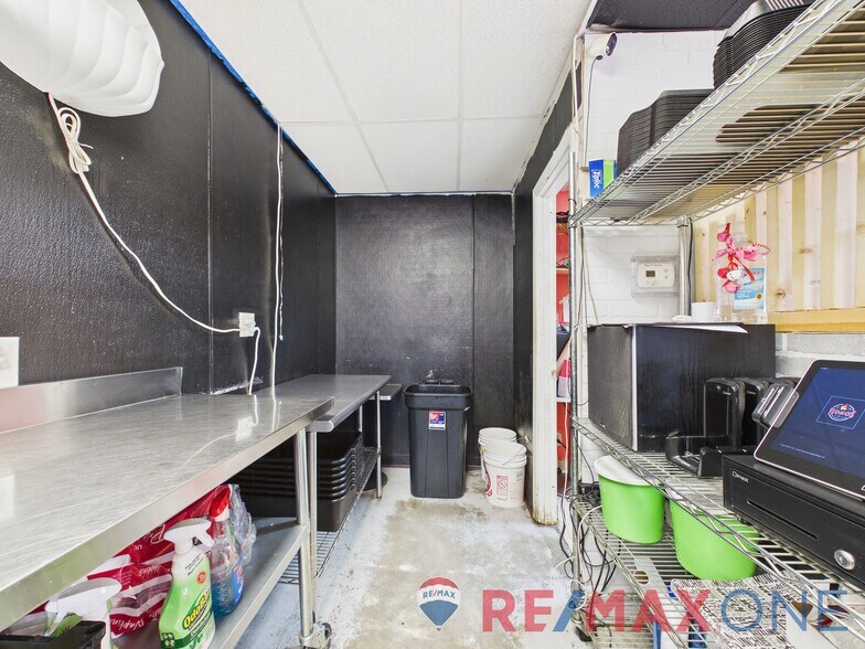 More Photos Of 108 W Kansas Ave, Garden City Office For Sale