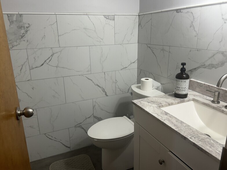 More Photos Of 3411 Trade Dr, Huntsville Warehouse For Sale