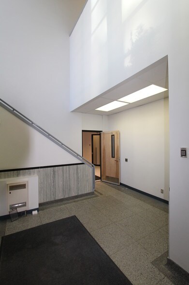 More Photos Of 4909 50 St, Red Deer Office For Lease