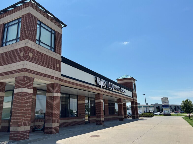 More Photos Of 900 Hayes Dr, Manhattan Storefront For Lease