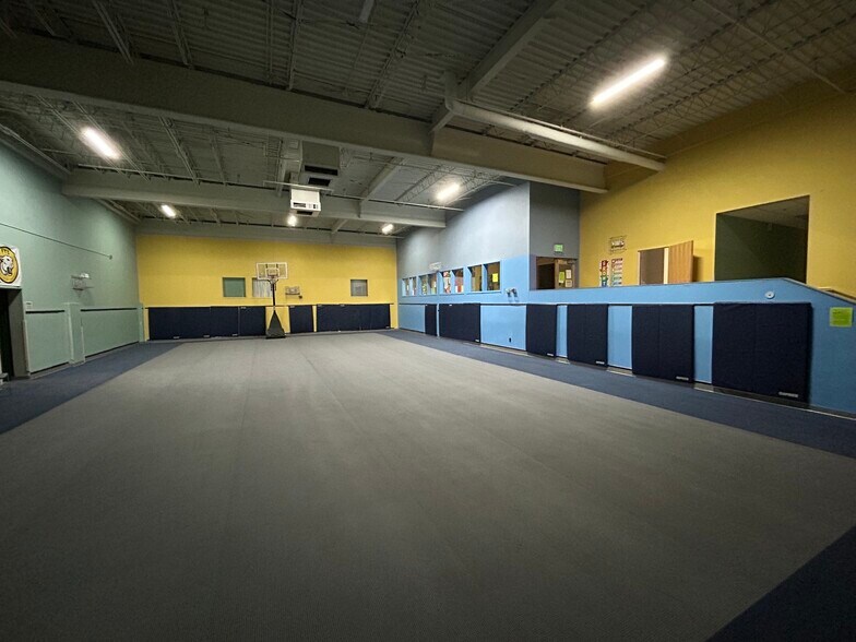 More Photos Of 2021 W Broadway Ave, Minneapolis Lodge Meeting Hall For Lease
