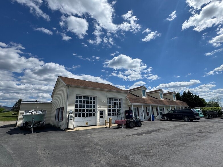 Primary Photo Of 5086 Lee Jackson Hwy, Greenville Flex For Sale