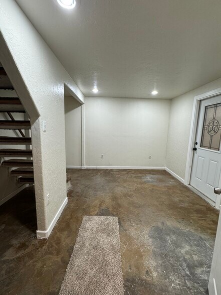 More Photos Of 2901 Industrial Ave, Midland Warehouse For Lease