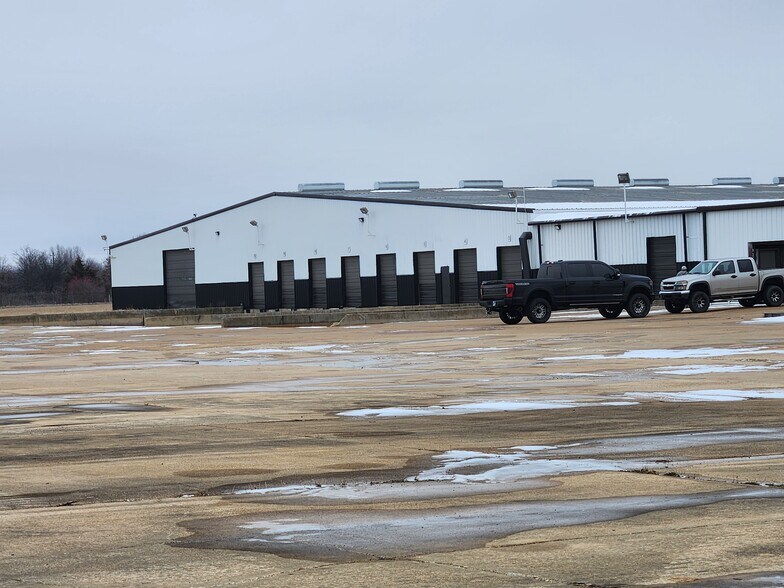 More Photos Of 7301 Victory Blvd, Newport Warehouse For Sale