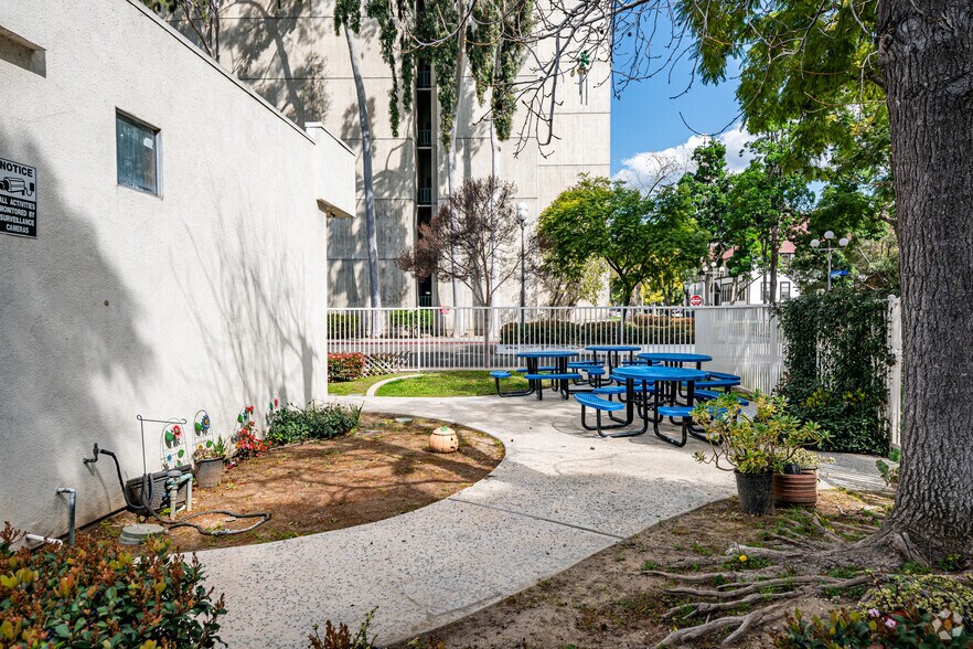 More Photos Of 436 W 4th St, Pomona Office For Lease