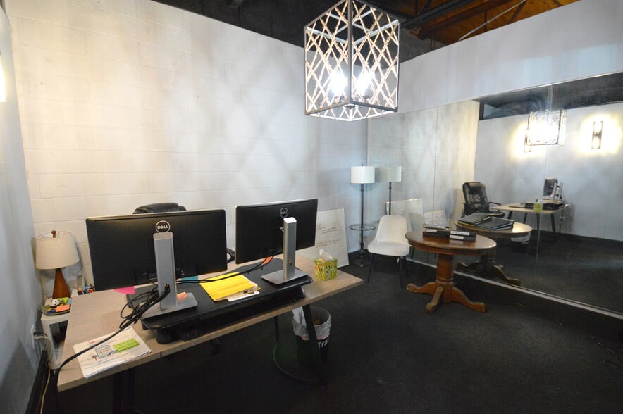 More Photos Of 1038 Homeland Ave, Greensboro Flex For Lease