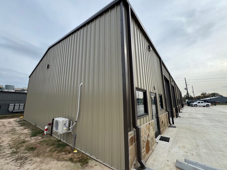 More Photos Of 121 Goedecke Rd, Spring Office For Lease