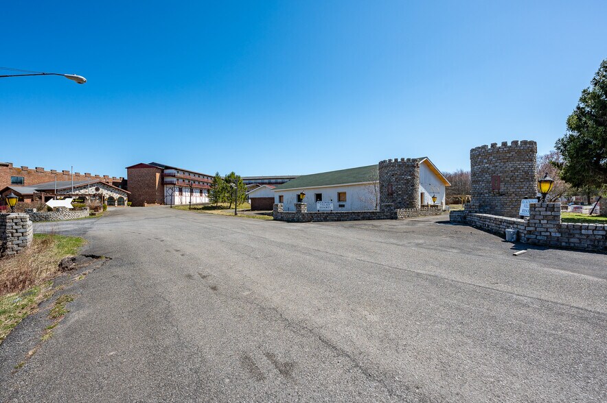 More Photos Of 4858 Route 32, Catskill Hotel For Lease