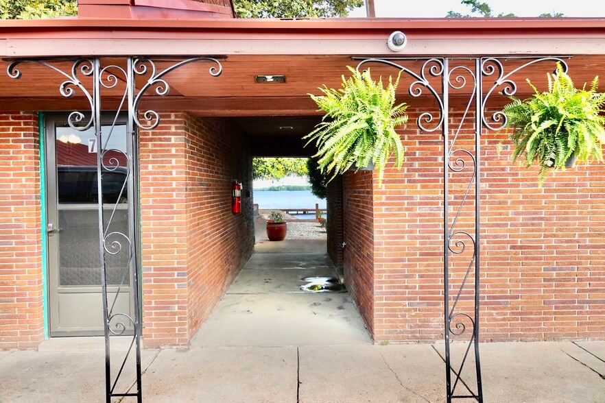 More Photos Of , Hornbeak Unknown For Sale