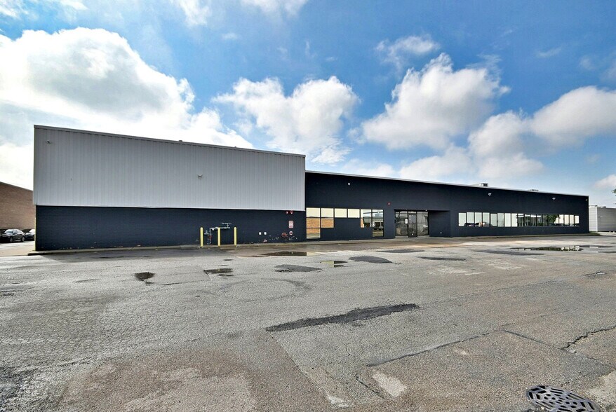 Primary Photo Of 2100 W 21st St, Broadview Light Manufacturing For Lease