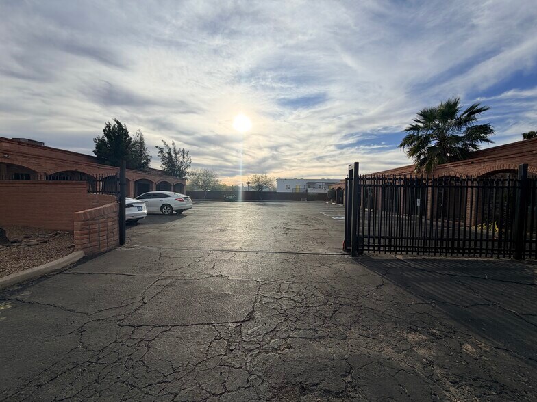 More Photos Of 3045 N 1st Ave, Tucson Office For Sale