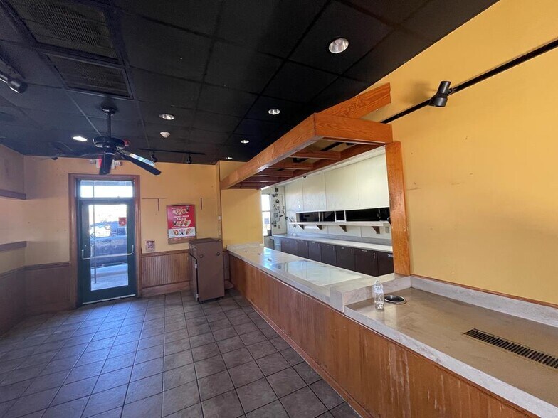 More Photos Of 352 Northgate Dr, Dalton Restaurant For Lease