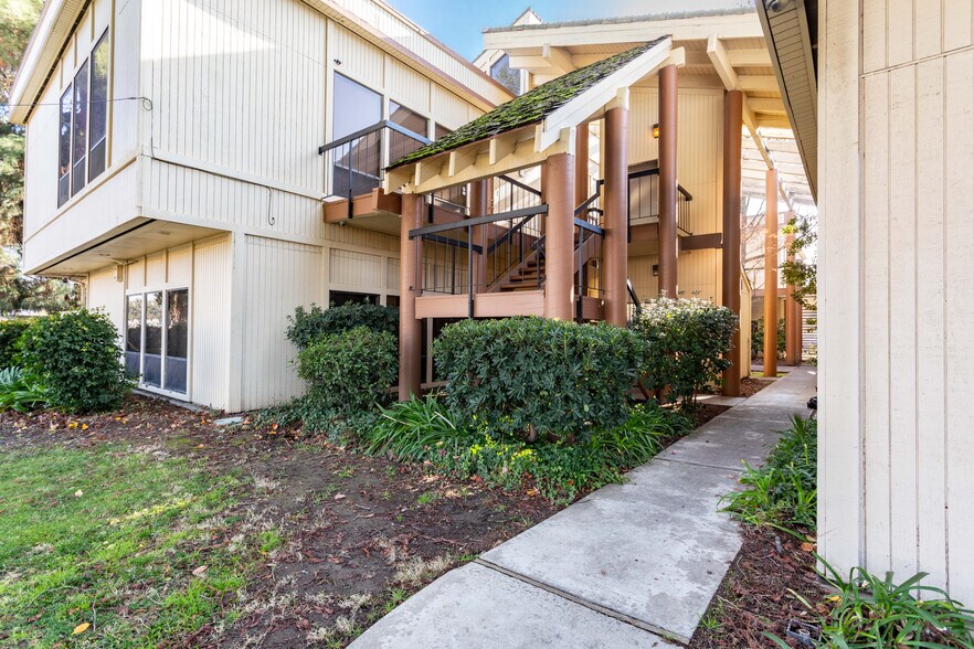 More Photos Of 2848 Arden Way, Sacramento Office For Lease