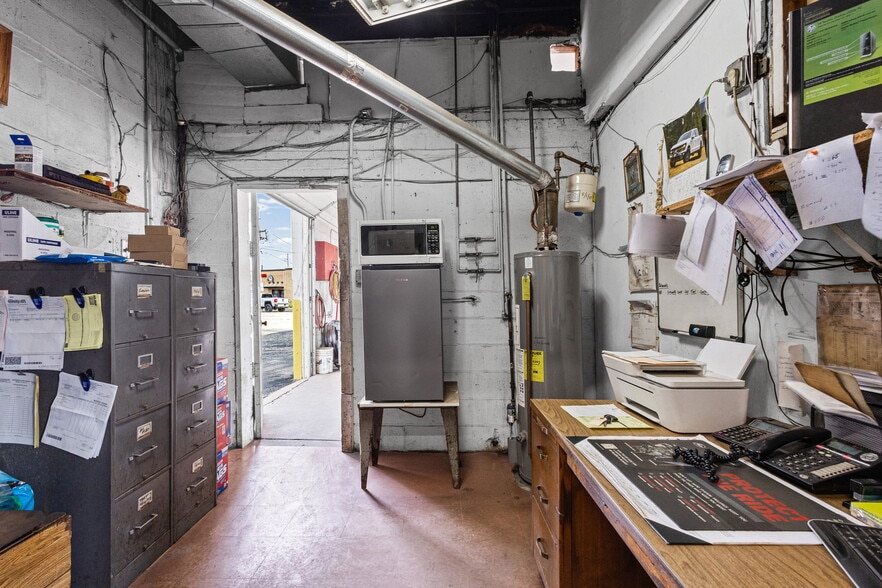 More Photos Of 9800 W Belmont Ave, Franklin Park Auto Repair For Sale
