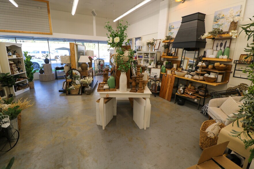 More Photos Of 775 N Front St, Coos Bay Bar For Sale