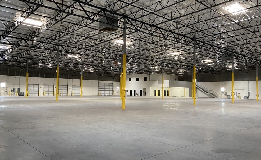 More Photos Of 7754 E Velocity Way, Mesa Manufacturing For Lease