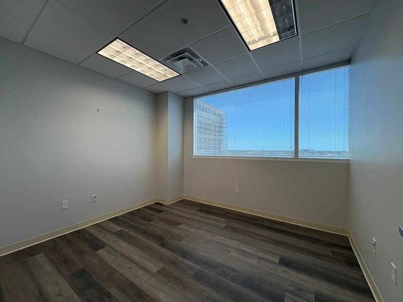 More Photos Of 1990 Main St, Sarasota Loft Creative Space For Lease