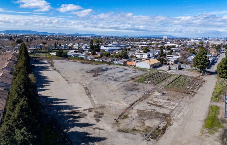 More Photos Of 10901 Russet St, Oakland Land For Sale