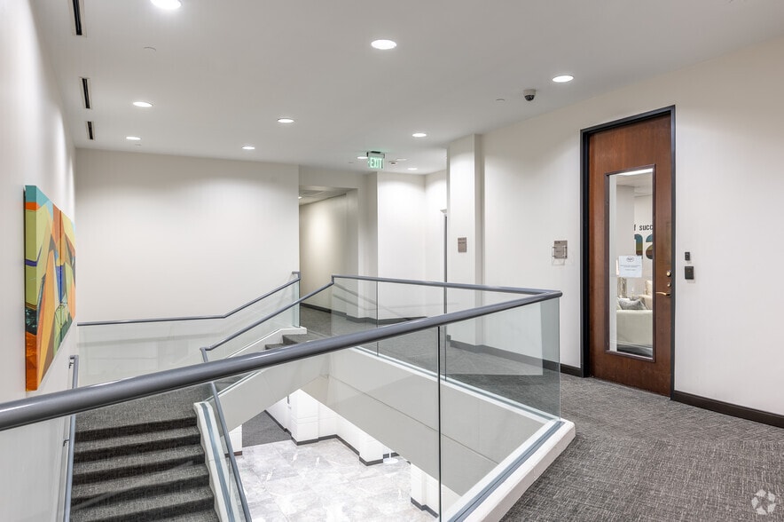 More Photos Of 9001-9003 Airport Fwy, North Richland Hills Office For Lease