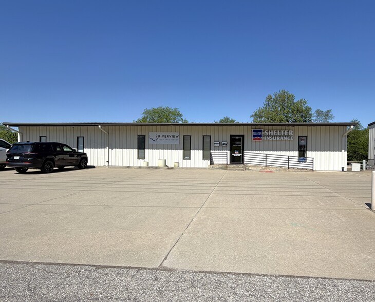 More Photos Of 305 N Mason St, Carrollton Office For Sale