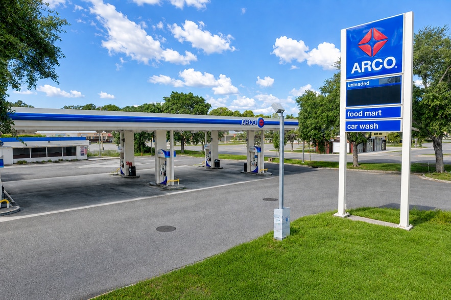 Primary Photo Of 7890 103rd St, Jacksonville Convenience Store For Sale