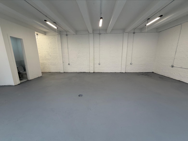 More Photos Of 847 Knickerbocker Ave, Brooklyn Apartments For Lease