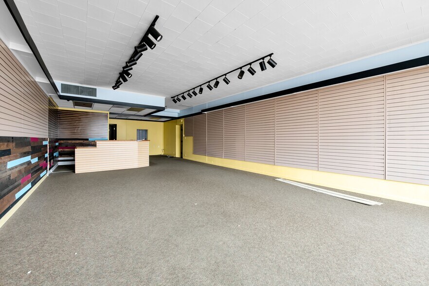 More Photos Of 307-341 E 11 Mile Rd, Madison Heights Freestanding For Sale