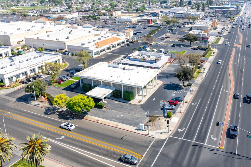 More Photos Of 890 W Lacey Blvd, Hanford Bank For Sale
