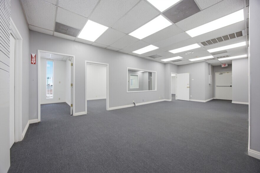 More Photos Of 844 E Sahara Ave, Las Vegas Loft Creative Space For Lease