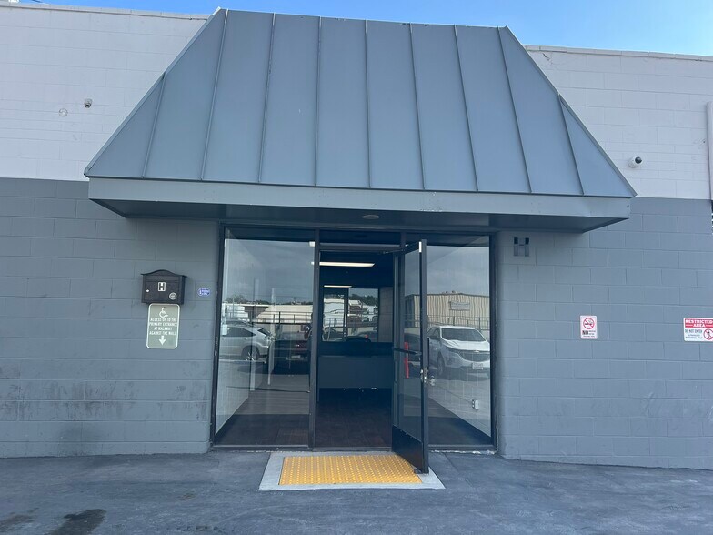 More Photos Of 500 S Raymond Ave, Fullerton Warehouse For Lease