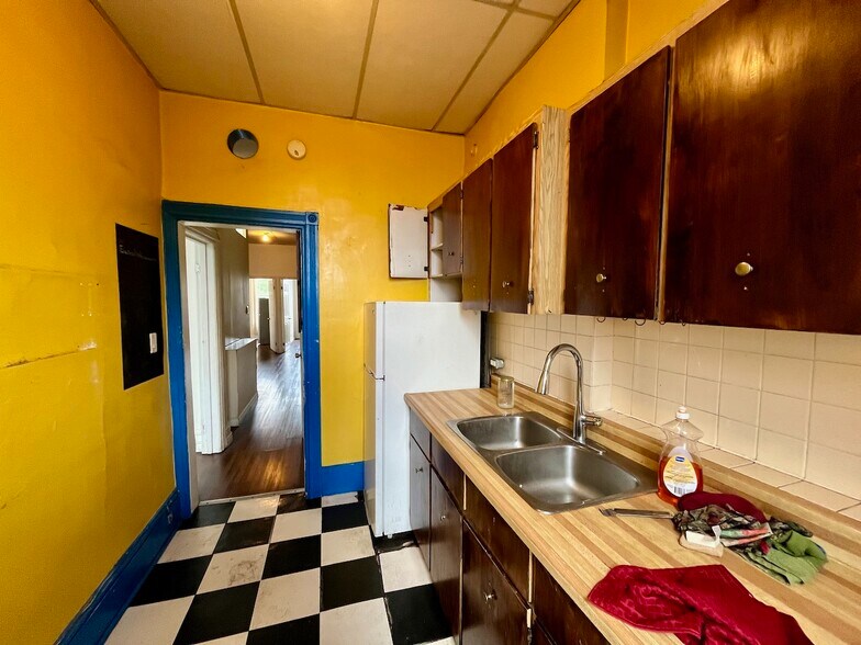 More Photos Of 402 Spadina Av, Toronto Storefront Retail Residential For Lease