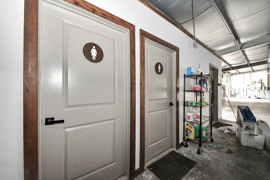 More Photos Of 8603 Shoal Creek Dr, Houston Warehouse For Sale