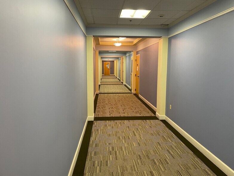 More Photos Of 1462 Erie Blvd, Schenectady Office For Lease