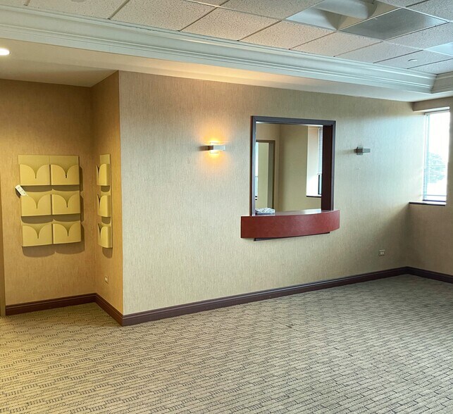 More Photos Of 9000 Waukegan Rd, Morton Grove Medical For Lease