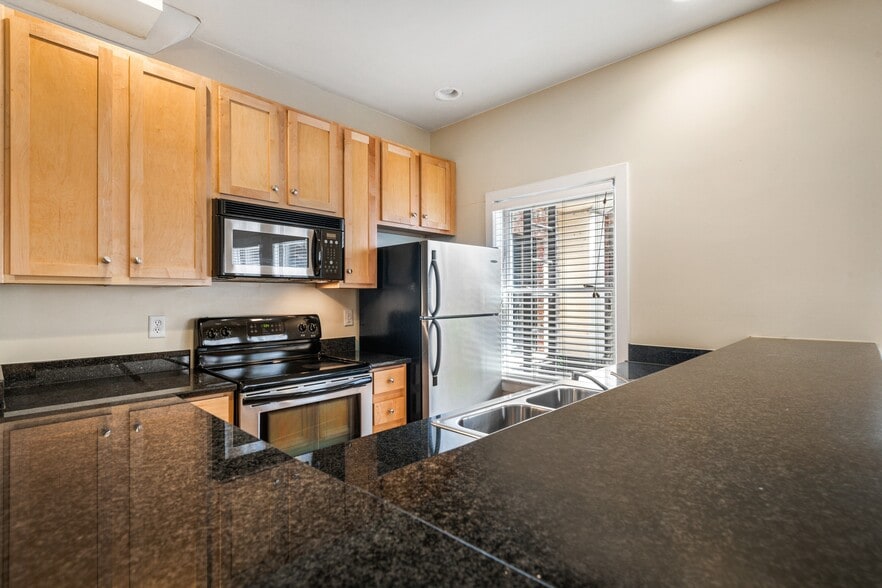 More Photos Of 2411 E Franklin St, Richmond Apartments For Lease