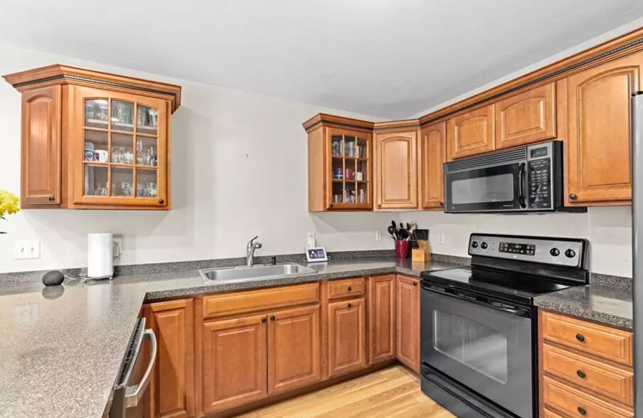 More Photos Of 2783 Cranberry Hwy, Wareham Apartments For Sale