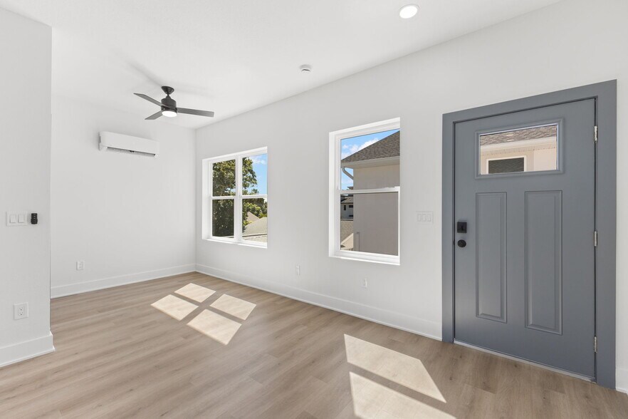 More Photos Of 2525 13th Ave N, Saint Petersburg Multifamily For Sale