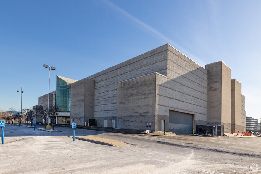 More Photos Of 30-02 Whitestone Expy, Flushing Industrial For Lease