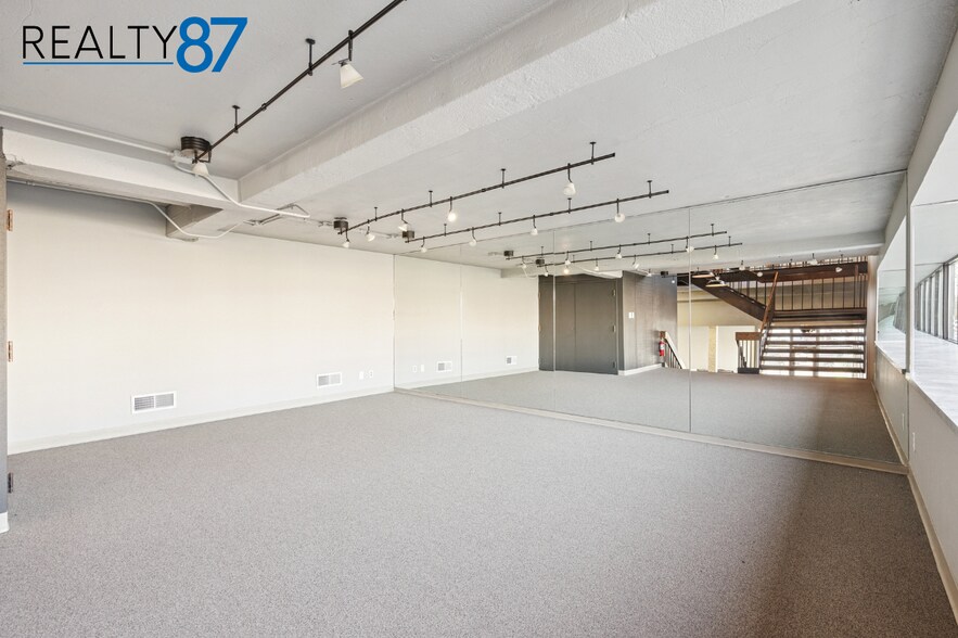 More Photos Of 724 3rd Ave SE, Cedar Rapids Freestanding For Lease