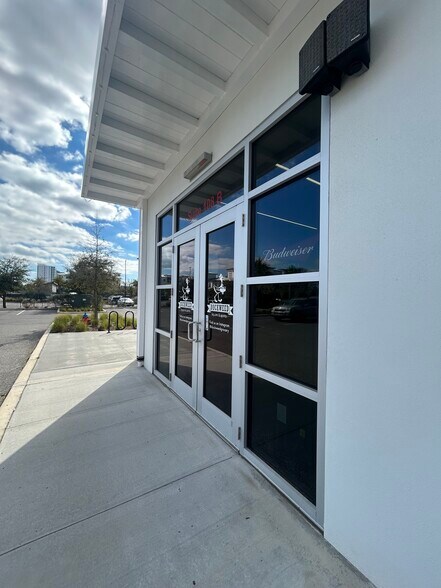 More Photos Of 5212 Bridge St, Tampa Storefront Retail Office For Lease