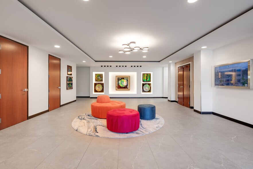 More Photos Of 16885 Via del Campo Ct, San Diego Office For Lease