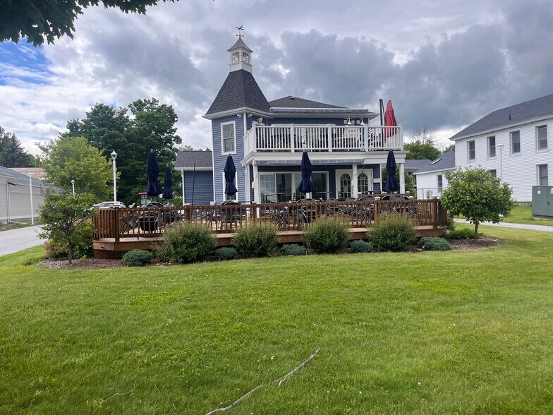 Primary Photo Of 216 Lake St, Rouses Point Restaurant For Sale
