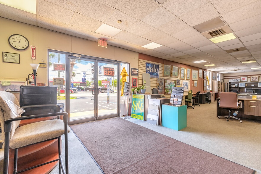 More Photos Of 601 N Ridgewood Ave, Daytona Beach Freestanding For Sale