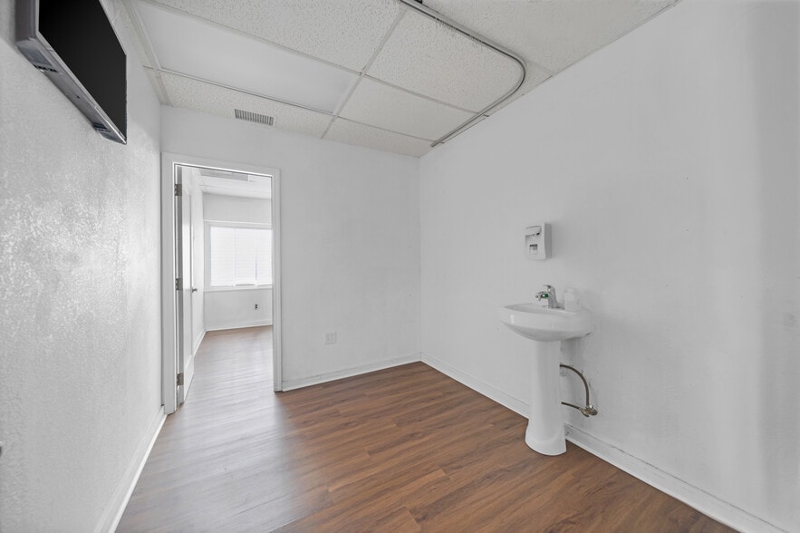More Photos Of 3401 NW 7th St, Miami Medical For Lease