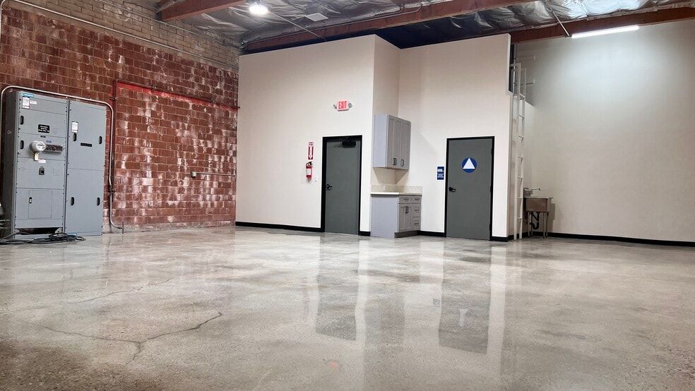 More Photos Of 1260-1270 W 134th St, Gardena Warehouse For Lease