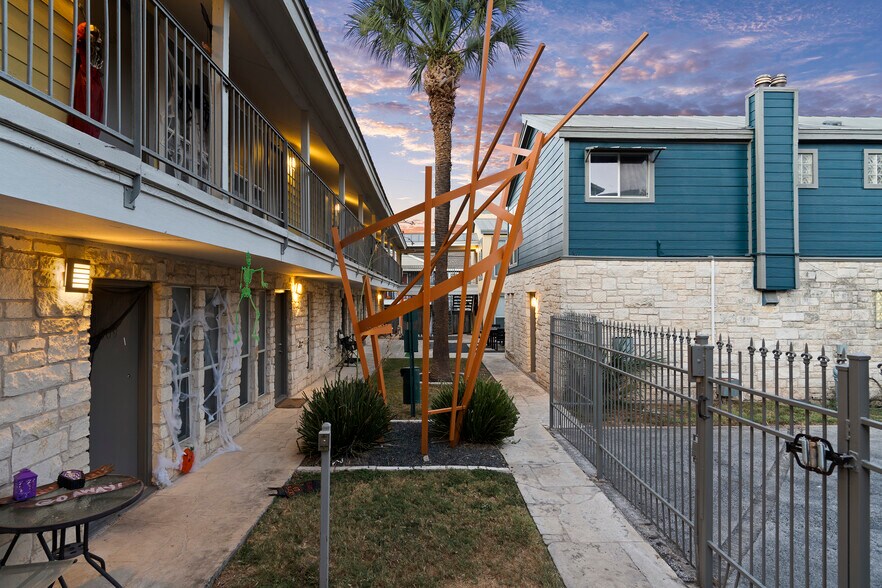 More Photos Of 2523 Durwood St, Austin Apartments For Sale