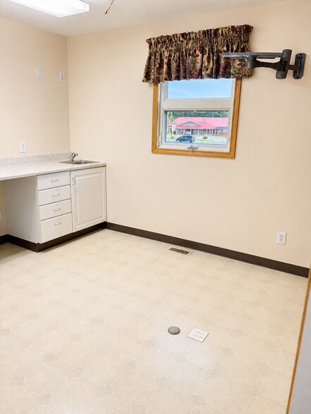More Photos Of 825 W US-10, Scottville Office For Lease